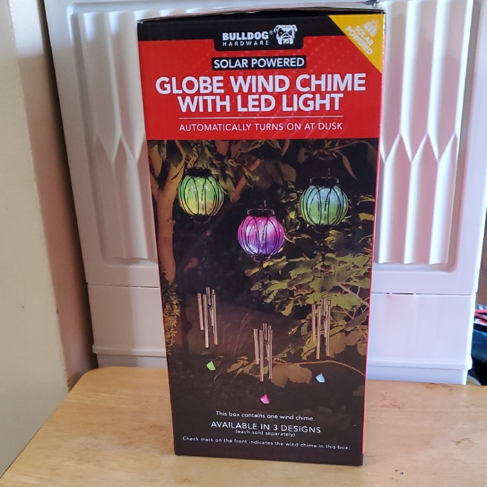 NIB Solar Globe Wind Chime with LED Light - Multicolor